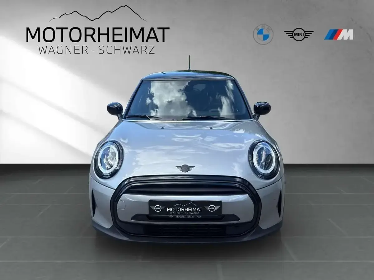 Używany Mini Cooper Classic 136 KM (100 kW) 2023 Srebrny Hatchback