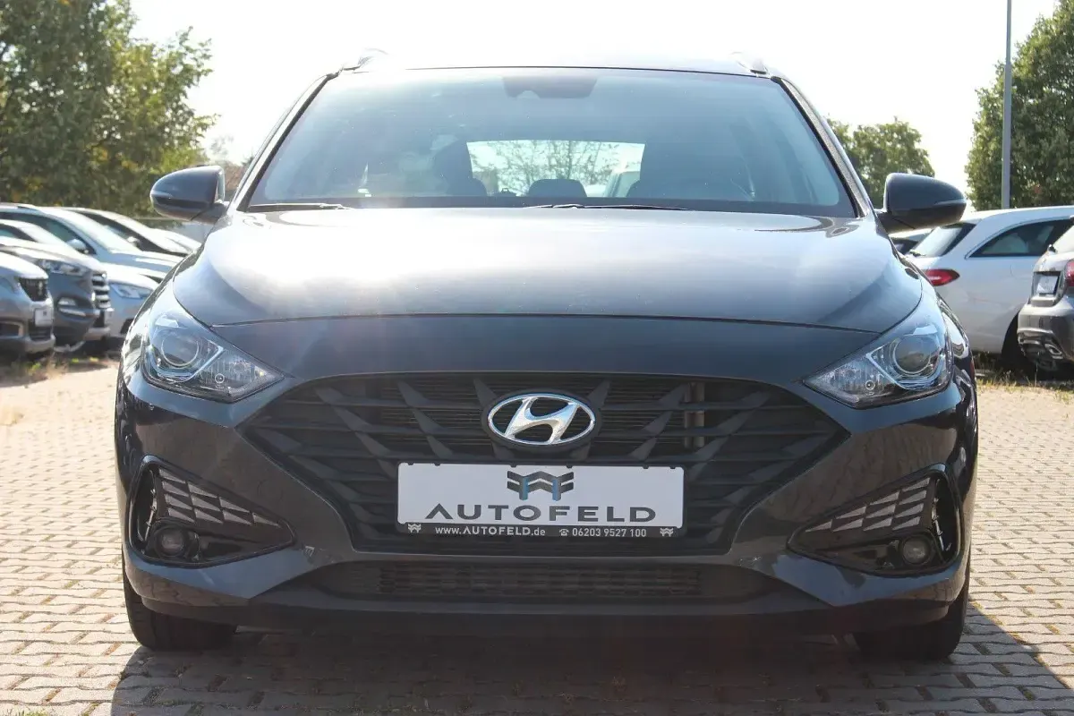 Gebraucht Hyundai i30 Select 120 PS (88 kW) 2020 Grau Kombi