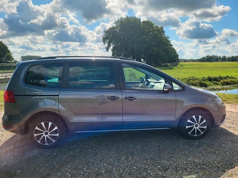 Grau Gebraucht 2011 Seat Alhambra Ecomotive Van / Kleinbus | 7.490 € (Superpreis) - Bild 1/4