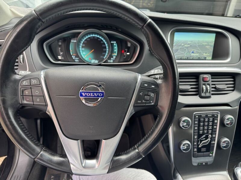 Gebraucht 2014 Volvo V40 Momentum Kombi | 6.200 € (Superpreis) - Bild 1/4