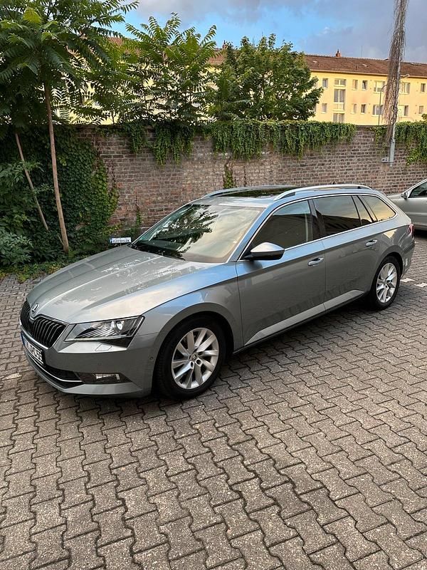 Gebraucht Skoda Superb Premium Edition 150 PS (110 kW) 2018 Silber Kombi