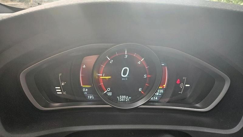 Gebraucht Volvo V40 Ocean Race 150 PS (110 kW) 2015 Silber Limousine