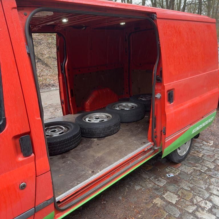 Gebraucht Ford Transit 116 PS (85 kW) 2010 Rot Van / Kleinbus