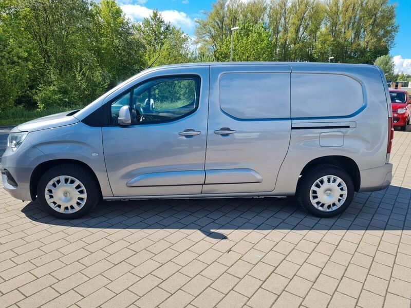 Gebraucht Opel Combo 131 PS (96 kW) 2019 Kontrast grau/quarz silber Van / Kleinbus