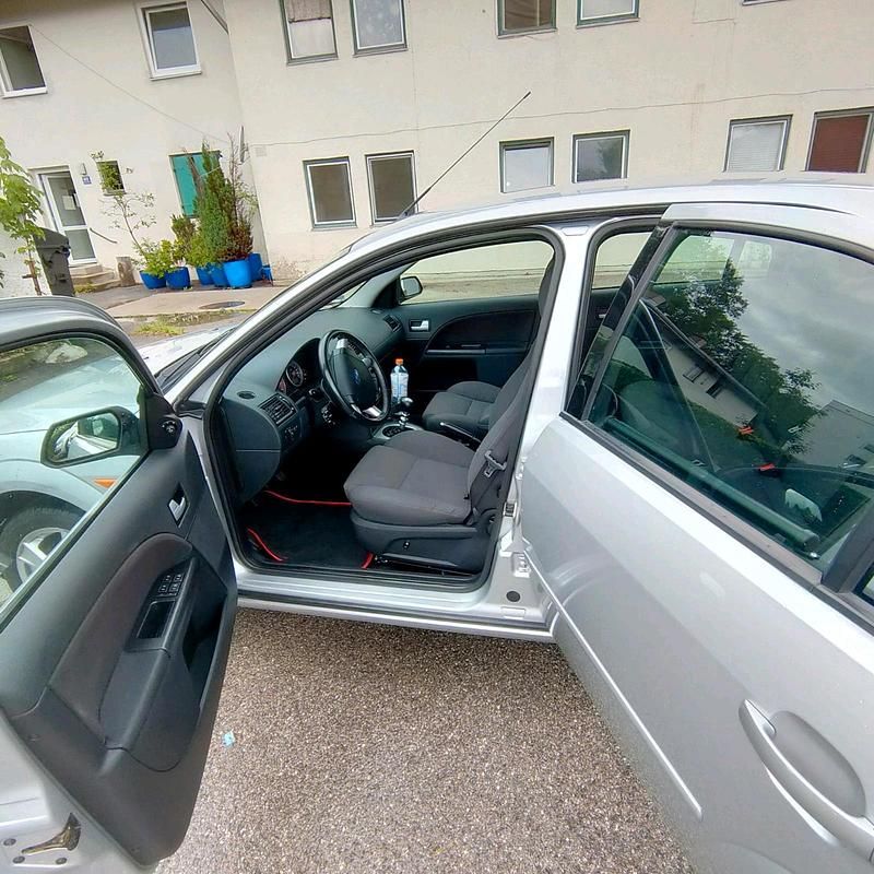 Gebraucht Ford Mondeo 125 PS (91 kW) 2001 Silber Limousine