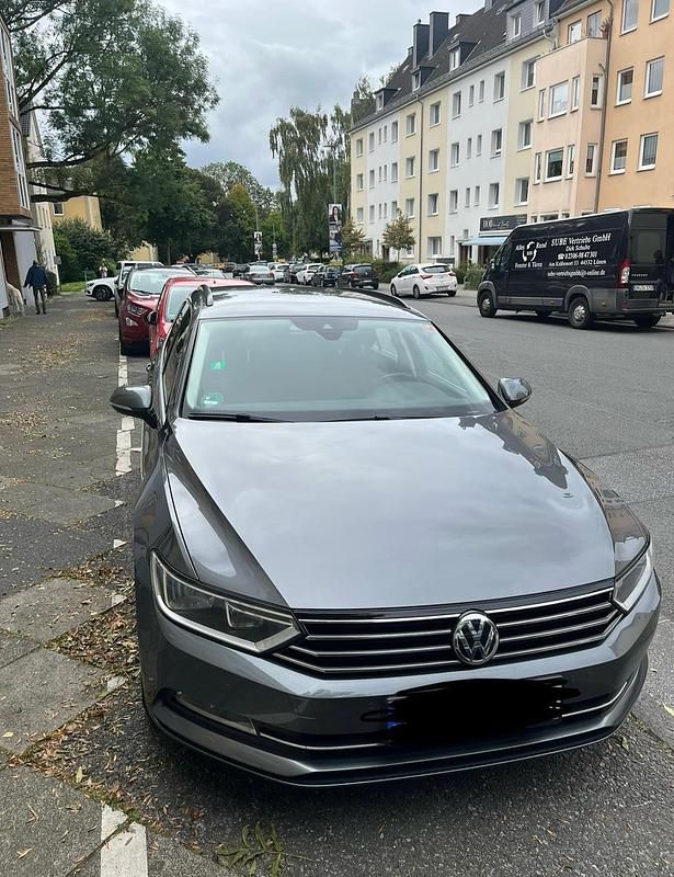 Grau Gebraucht 2017 VW Passat Kombi | 10.490 € (Guter Preis) - Bild 1/4