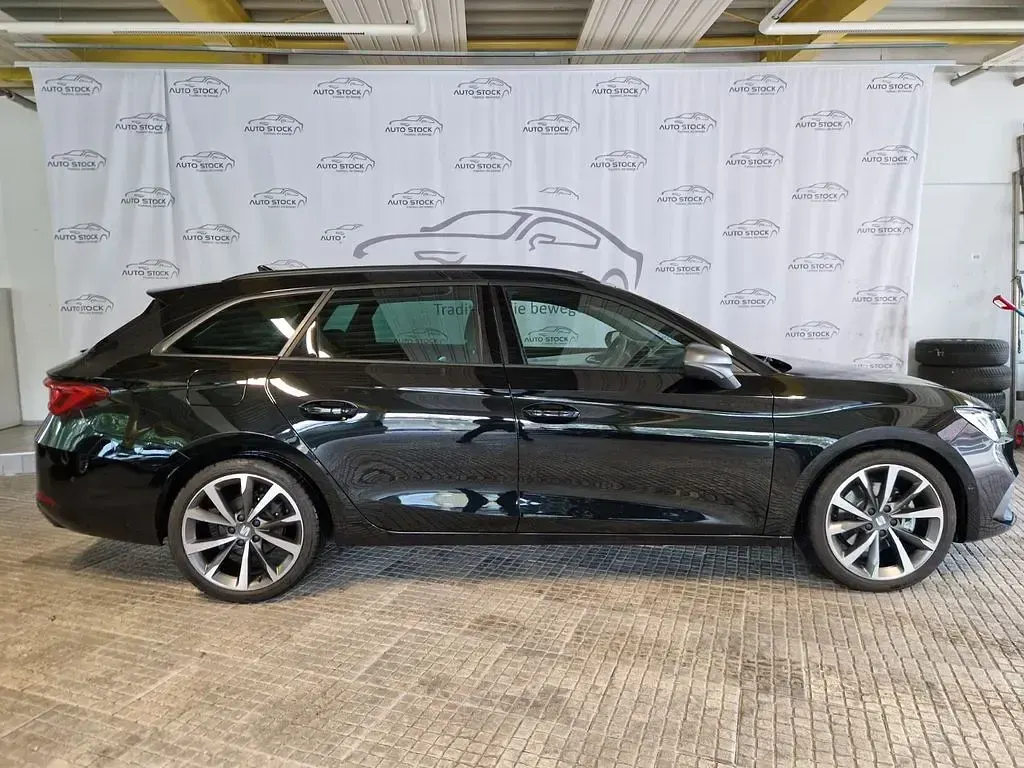 Gebraucht Seat Leon ST Beats 150 PS (110 kW) 2023 Mitternachtsschwarz met. Kombi