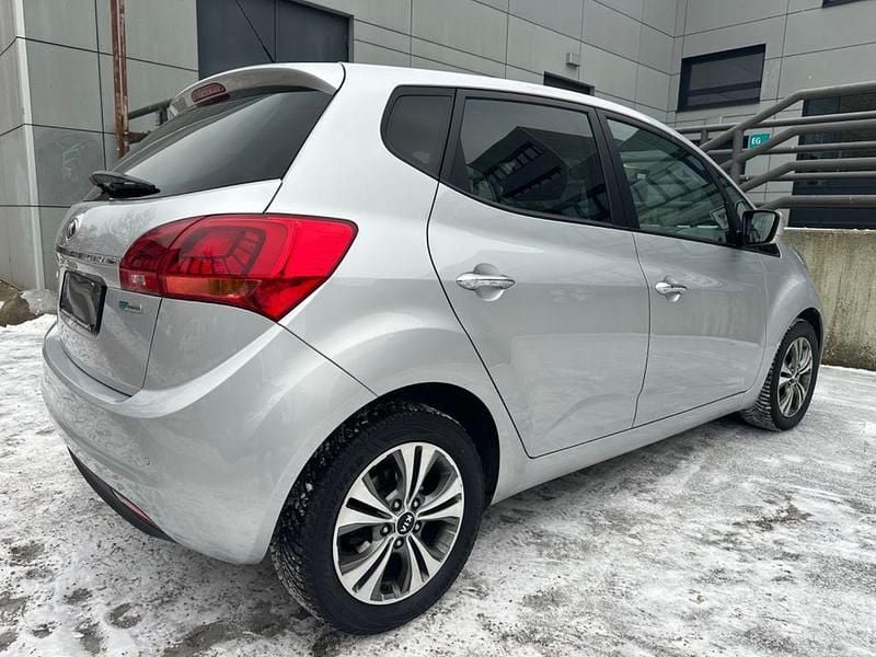 Gebraucht Kia Venga 125 PS (91 kW) 2017 Silber Kleinwagen
