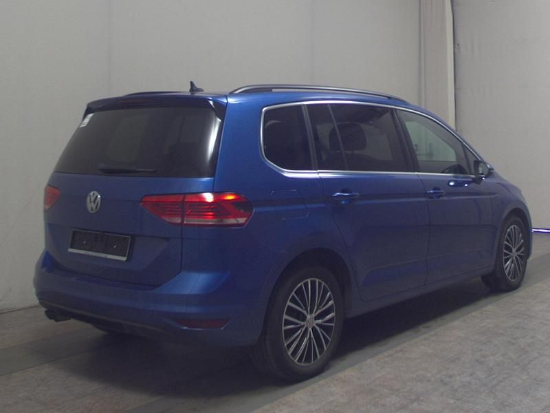 Gebraucht VW Touran Highline 150 PS (110 kW) 2020 Blau Van / Kleinbus