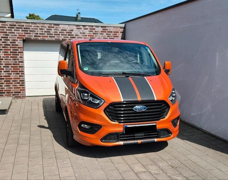 Orange Gebraucht 2018 Ford Tourneo Custom Sport Van / Kleinbus | 30.500 € (Etwas zu teuer) - Bild 1/4
