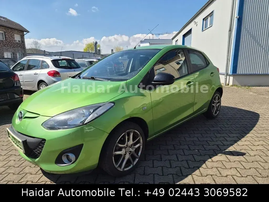 Używany Mazda 2 Kenko 84 KM (61 kW) 2013 Zielony Hatchback