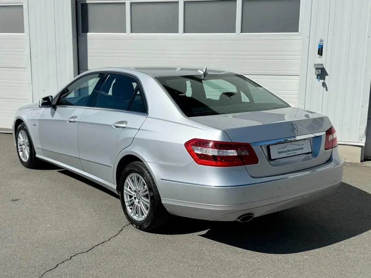 Usata Mercedes E200 Elegance 184 CV (135 kW) 2012 Argento Berlina