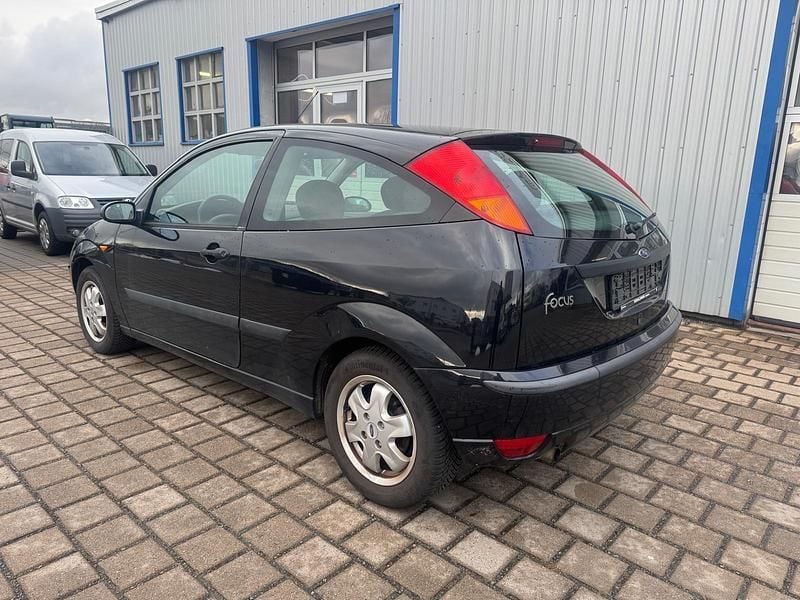 Second-hand Ford Focus 101 CP (74 kW) 2004 Negru Hatchback