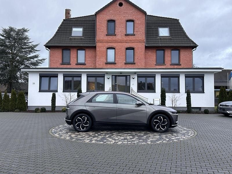 Grün Gebraucht 2022 Hyundai Ioniq Kleinwagen | 19.950 € (Superpreis) - Bild 1/4