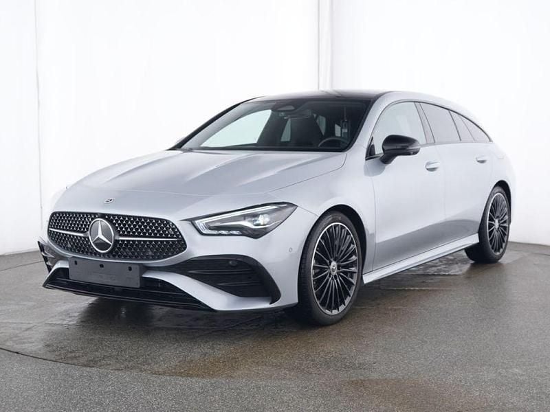 Silberlack hightechsilber (metallic) Gebraucht 2024 Mercedes CLA200 Shooting Brake AMG Kombi | 33.920 € (Fairer Preis) - Bild 1/4