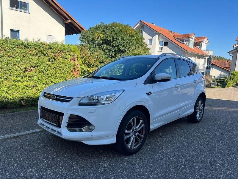 Weiß Gebraucht 2016 Ford Kuga Vignale SUV | 11.790 € (Fairer Preis) - Bild 1/4