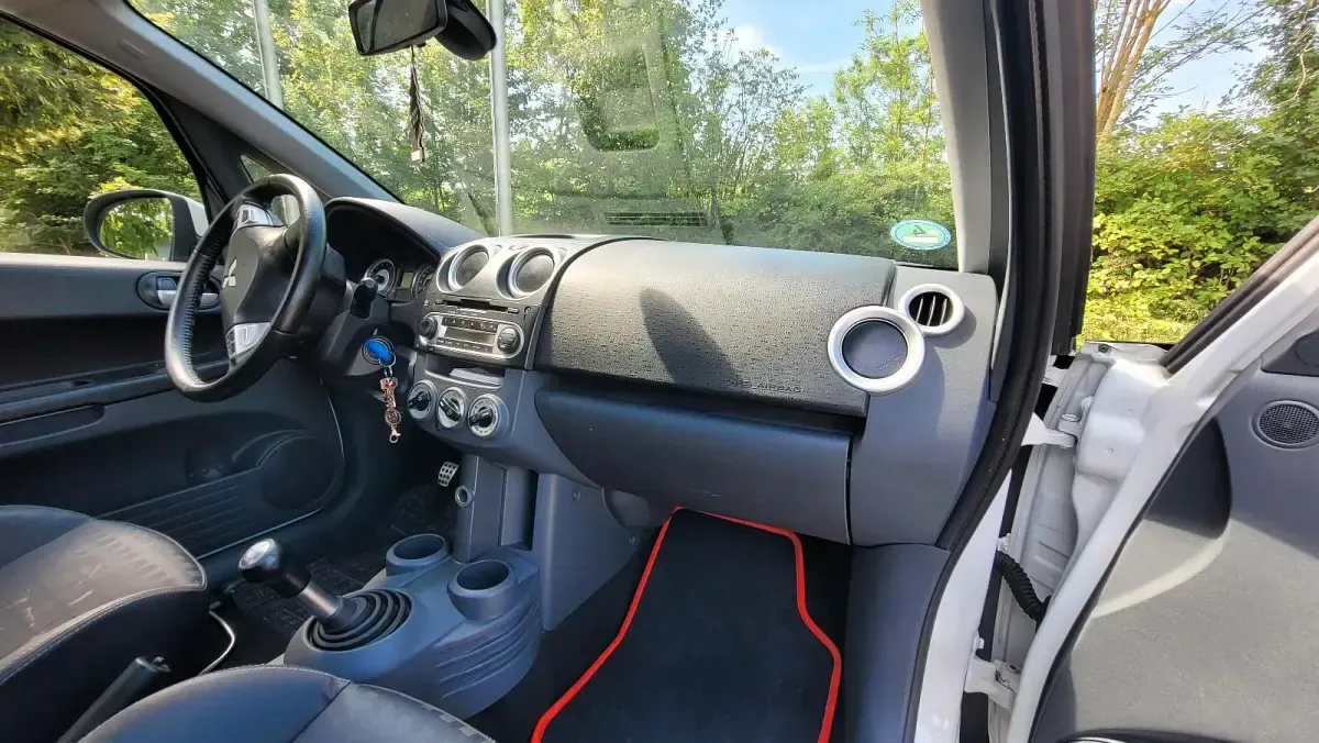Gebraucht Mitsubishi Colt 95 PS (69 kW) 2013 Weiß Kleinwagen