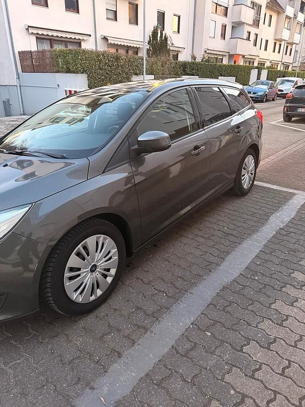 Gebraucht Ford Focus 120 PS (88 kW) 2015 Schwarz Kombi
