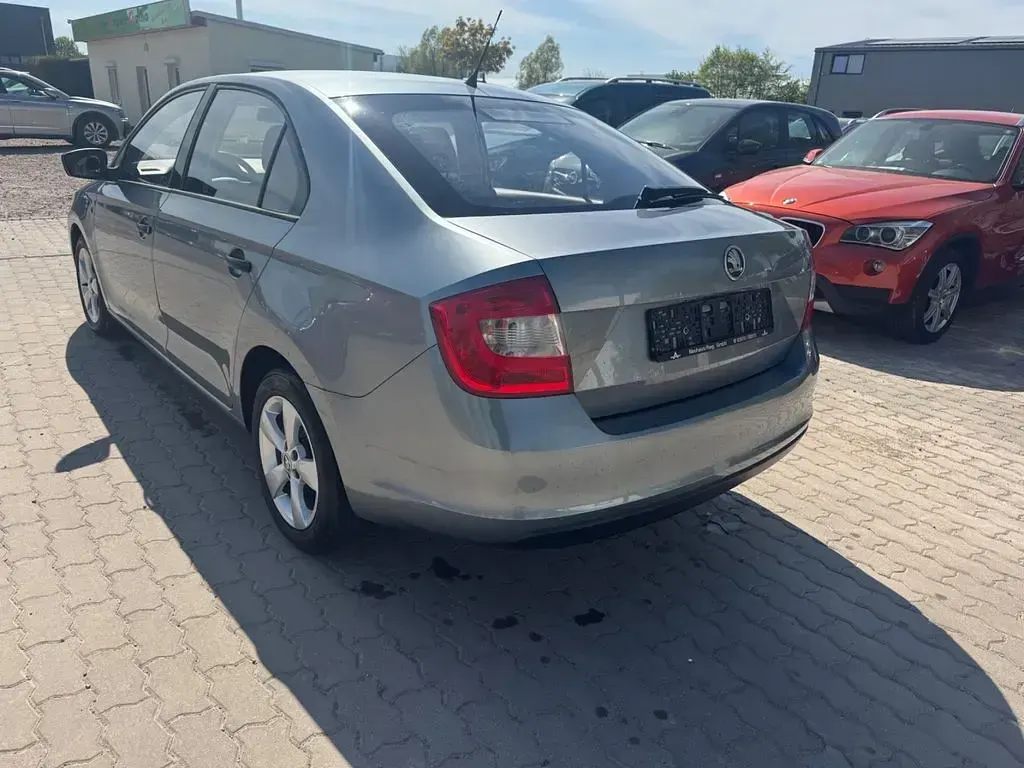 Gebraucht Skoda Rapid 105 PS (77 kW) 2013 Grau Kleinwagen