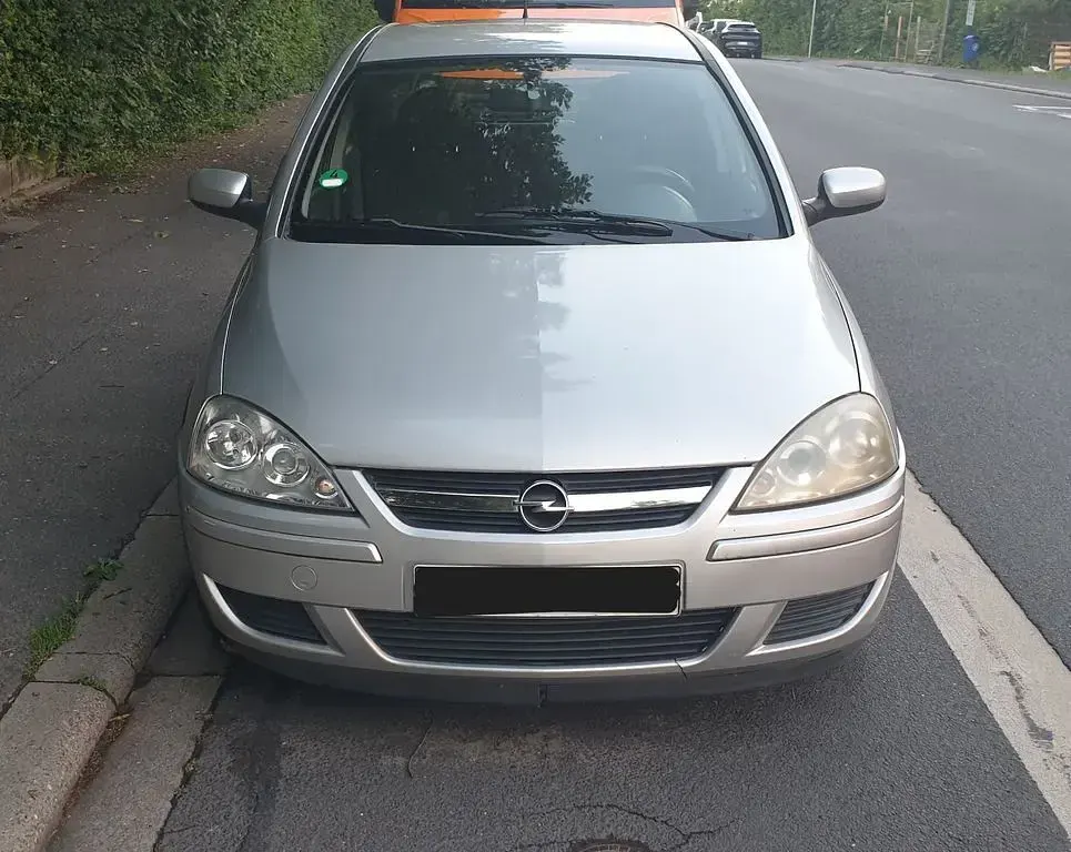 Używany Opel Corsa 69 KM (50 kW) 2005 Srebrny Hatchback