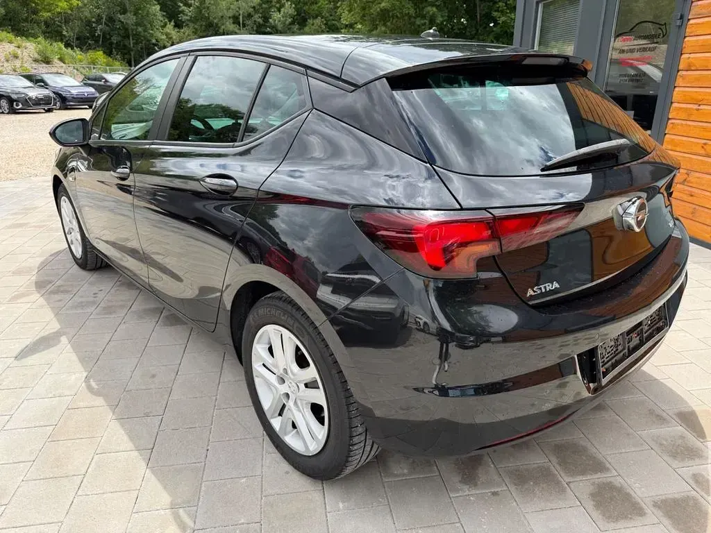 Gebraucht Opel Astra Edition 110 PS (80 kW) 2016 Schwarz Limousine