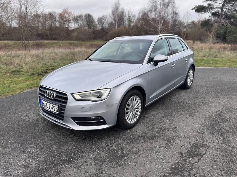 Grau Gebraucht 2014 Audi A3 Ambiente Limousine | 9.400 € (Fairer Preis) - Bild 1/4