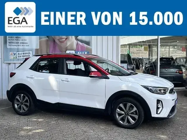 Używany Kia Stonic 101 KM (74 kW) 2022 Biały SUV
