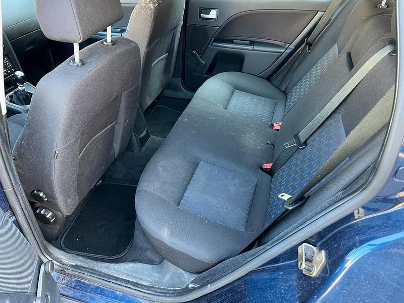 Gebraucht Ford Mondeo 125 PS (91 kW) 2003 Blau Kombi