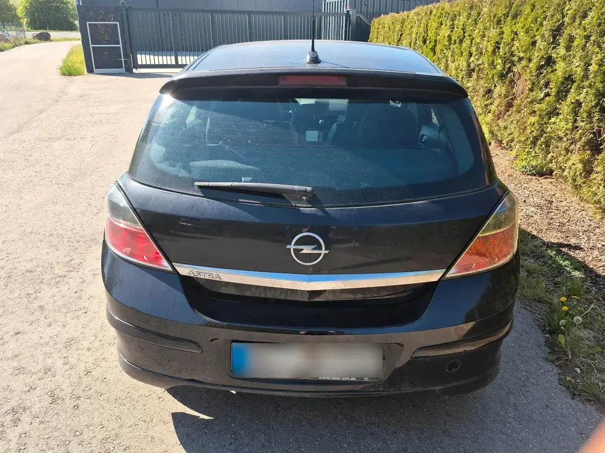 Używany Opel Astra OPC 140 KM (102 kW) 2009 Czarny Sedan/Limuzyna