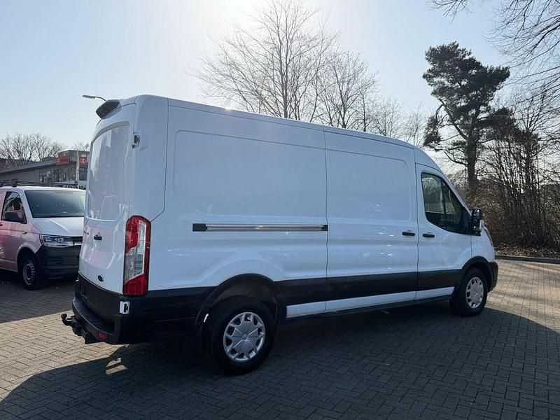 Gebraucht Ford Transit Trend 131 PS (96 kW) 2022 Weiß Van / Kleinbus