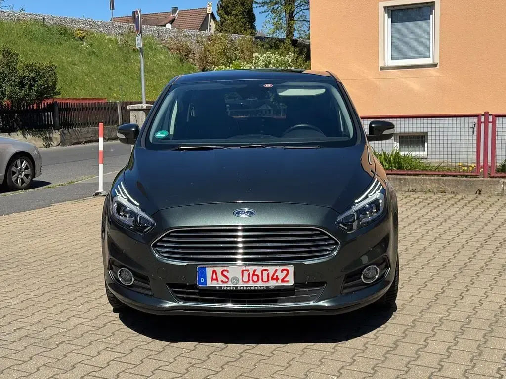 Gebraucht Ford S-MAX Titanium 209 PS (153 kW) 2017 Grün Van / Kleinbus