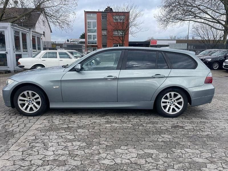 Gebraucht BMW 318 Advantage 129 PS (94 kW) 2007 Grün Kombi