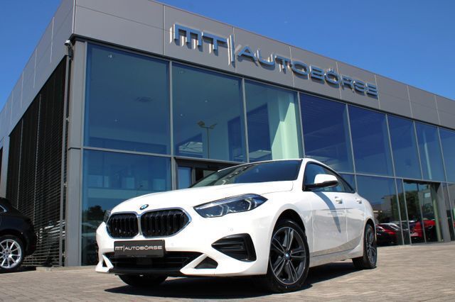 Weiß Gebraucht 2021 BMW 220 Sport Line Coupé | 27.300 € (Fairer Preis) - Bild 1/4