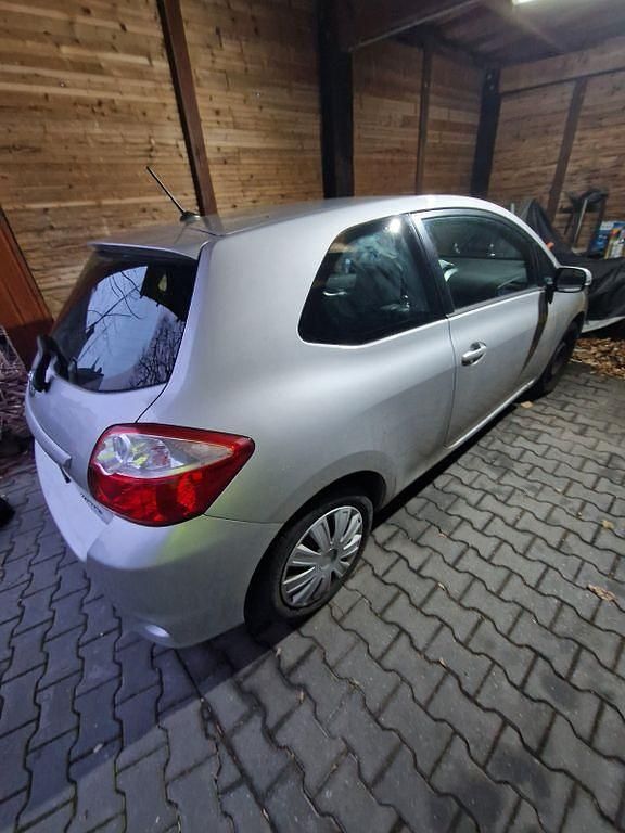 Gebraucht Toyota Auris 132 PS (97 kW) 2010 Silber Kleinwagen