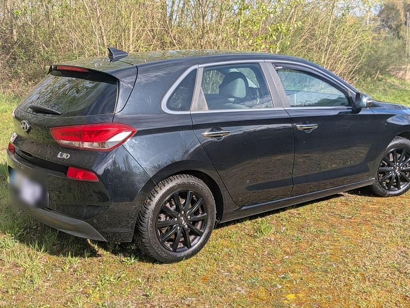 Gebraucht Hyundai i30 140 PS (102 kW) 2017 Schwarz Kombi