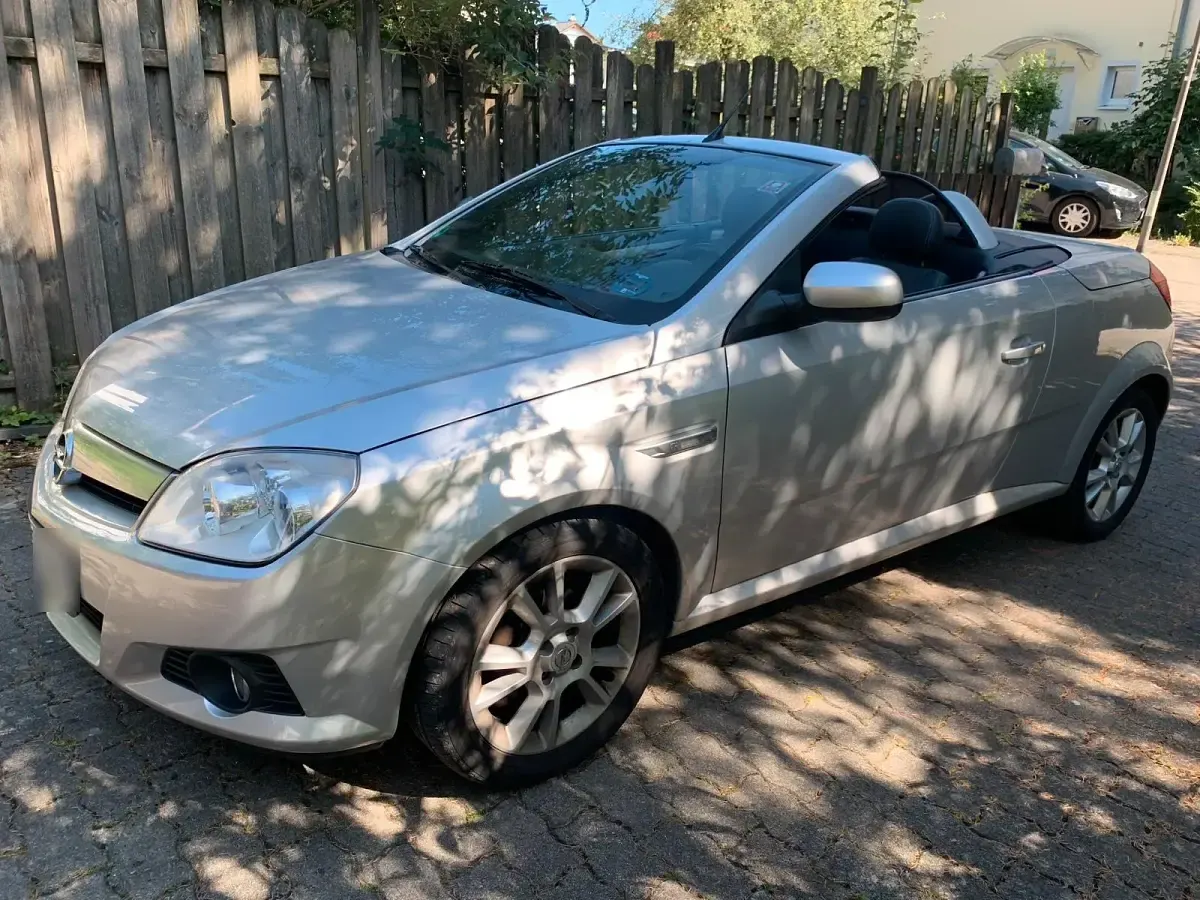 Gebraucht Opel Tigra 125 PS (91 kW) 2006 Silber Cabrio