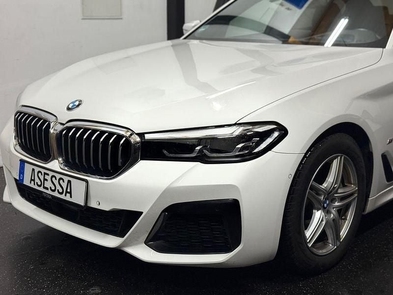 Gebraucht BMW 530 M Sport 286 PS (210 kW) 2022 Weiß Limousine