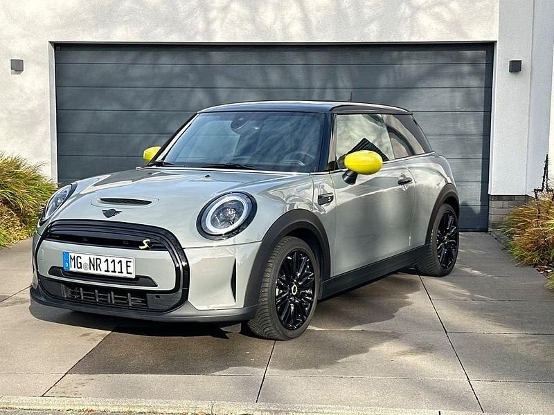 Grau Gebraucht 2022 Mini Cooper SE Kleinwagen | 17.500 € (Guter Preis) - Bild 1/4