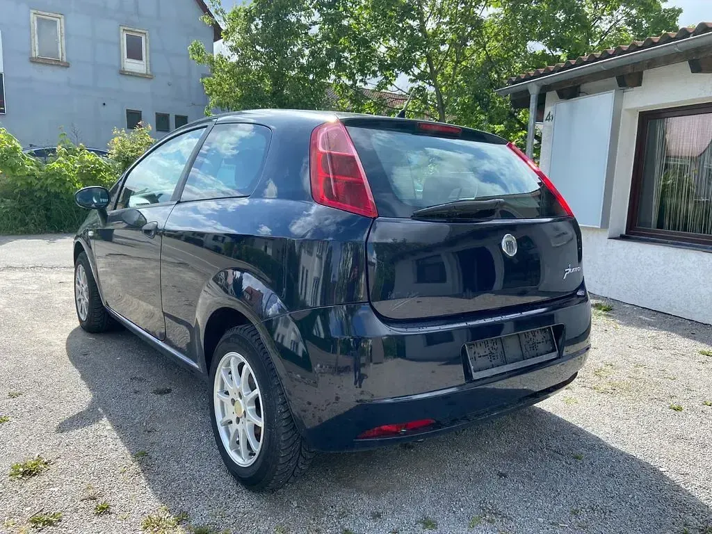 Gebraucht Fiat Punto 77 PS (56 kW) 2009 Blau Kleinwagen