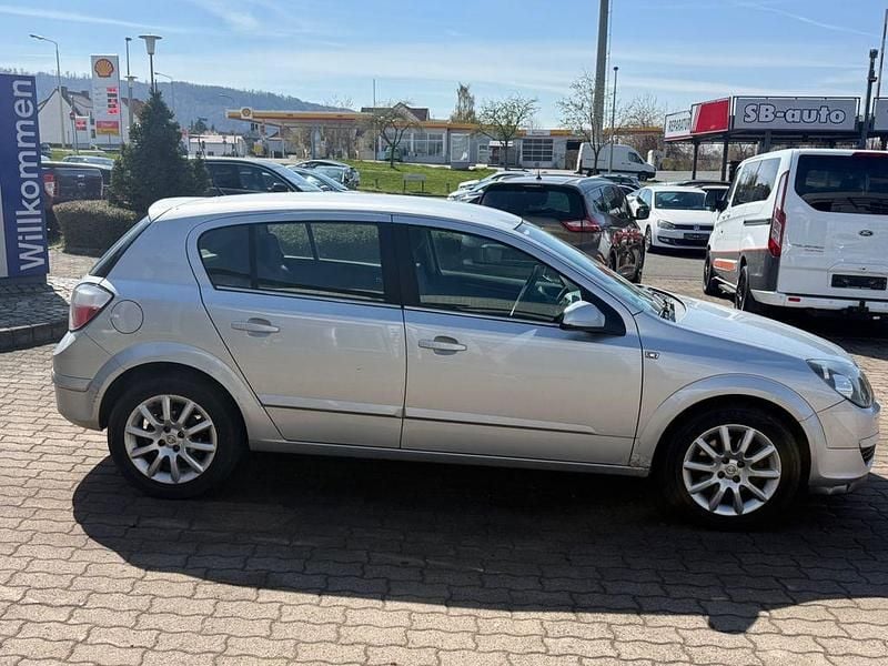 Gebraucht Opel Astra Basis 90 PS (66 kW) 2005 Silber Limousine