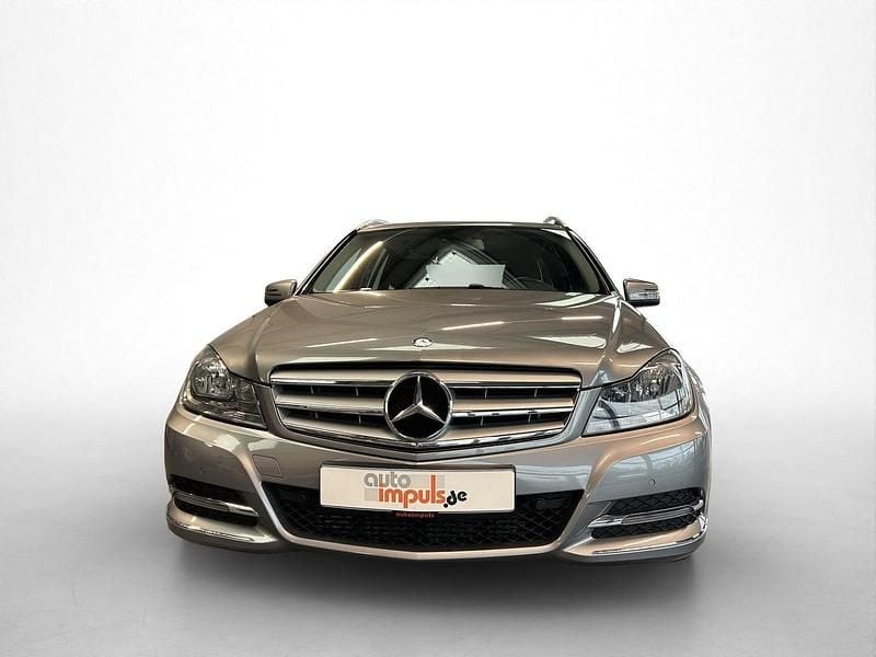 Gebraucht Mercedes C180 Avantgarde 156 PS (114 kW) 2014 Silber Kombi