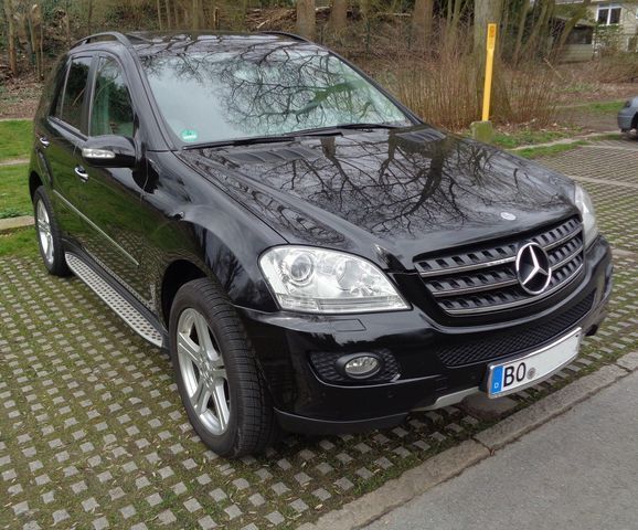 Gebraucht Mercedes ML320 305 PS (224 kW) 2006 Schwarz metallic SUV