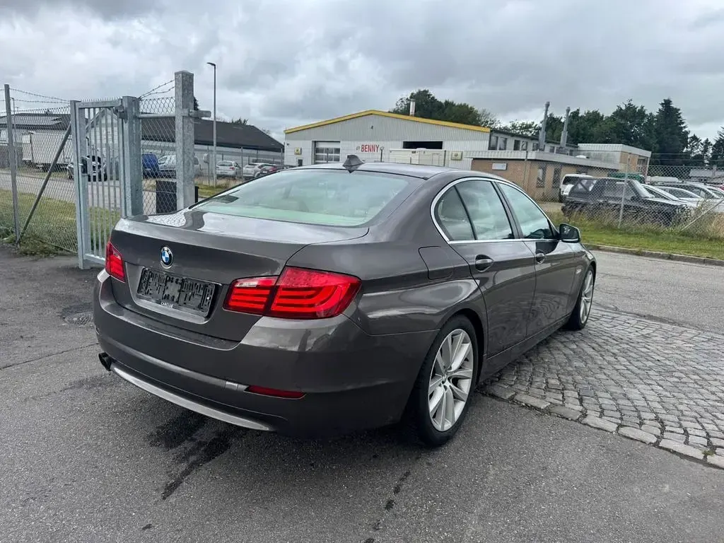 Gebraucht BMW 520 184 PS (135 kW) 2010 Grau Limousine
