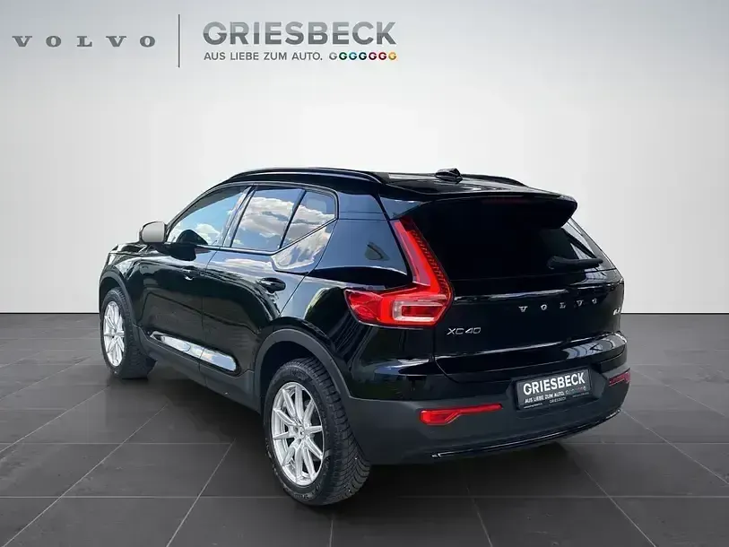 Gebraucht Volvo XC40 Plus 197 PS (144 kW) 2023 Black solid (stone) / solid SUV