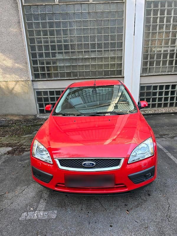 Gebraucht Ford Focus Ghia 116 PS (85 kW) 2005 Rot Limousine