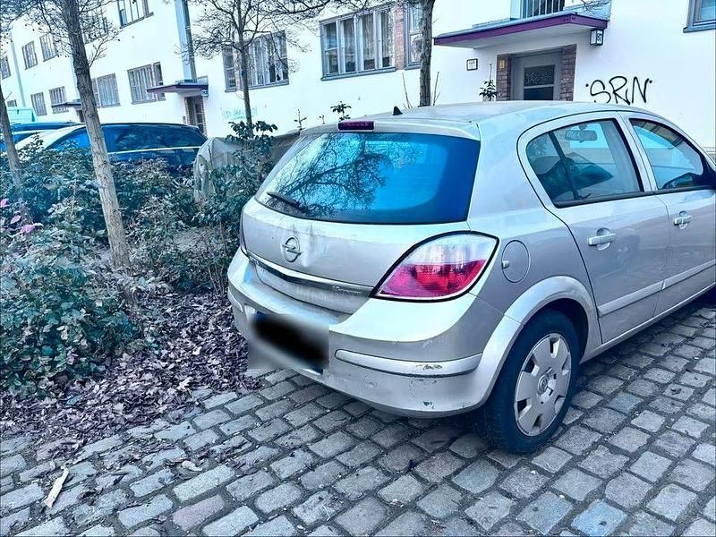 Gebraucht Opel Astra 105 PS (77 kW) 2005 Silber Limousine