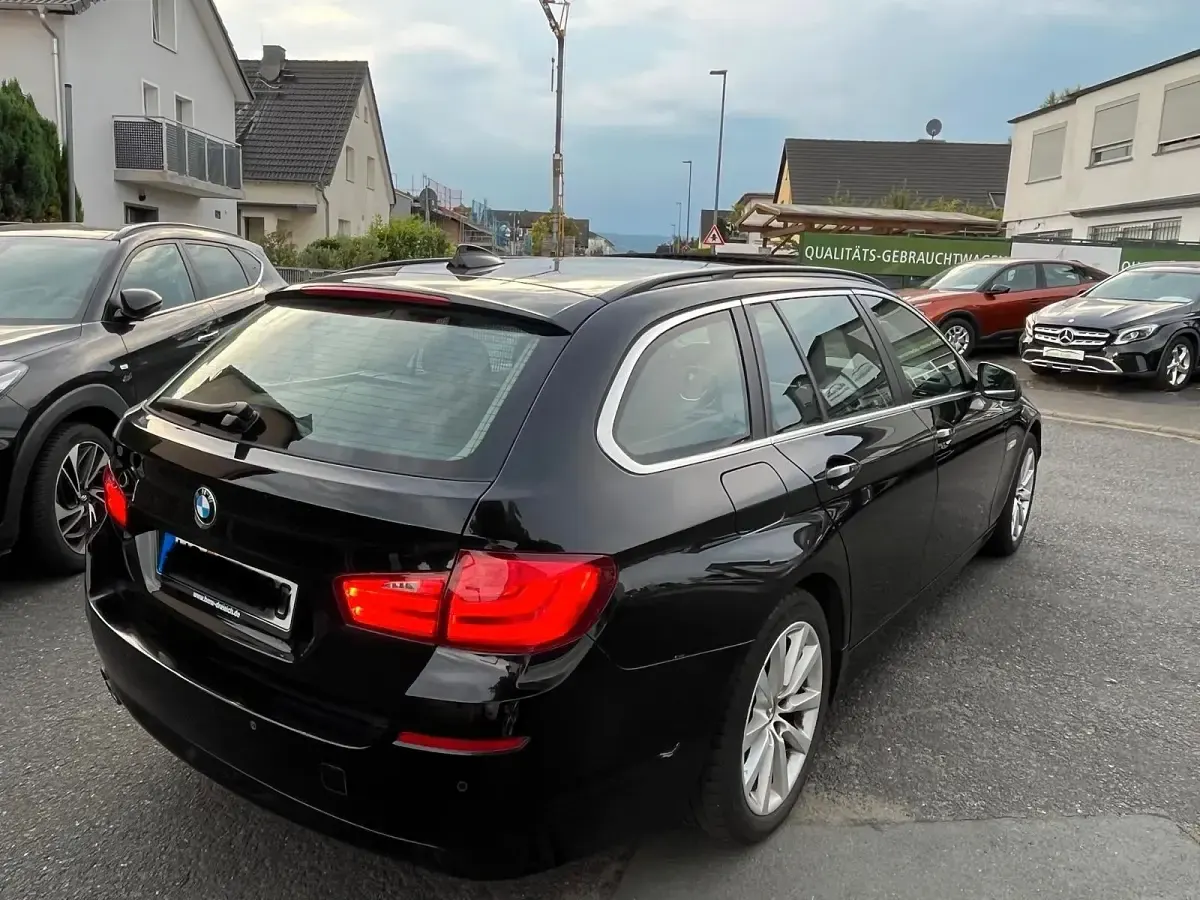 Gebraucht BMW 520 184 PS (135 kW) 2012 Schwarz Kombi