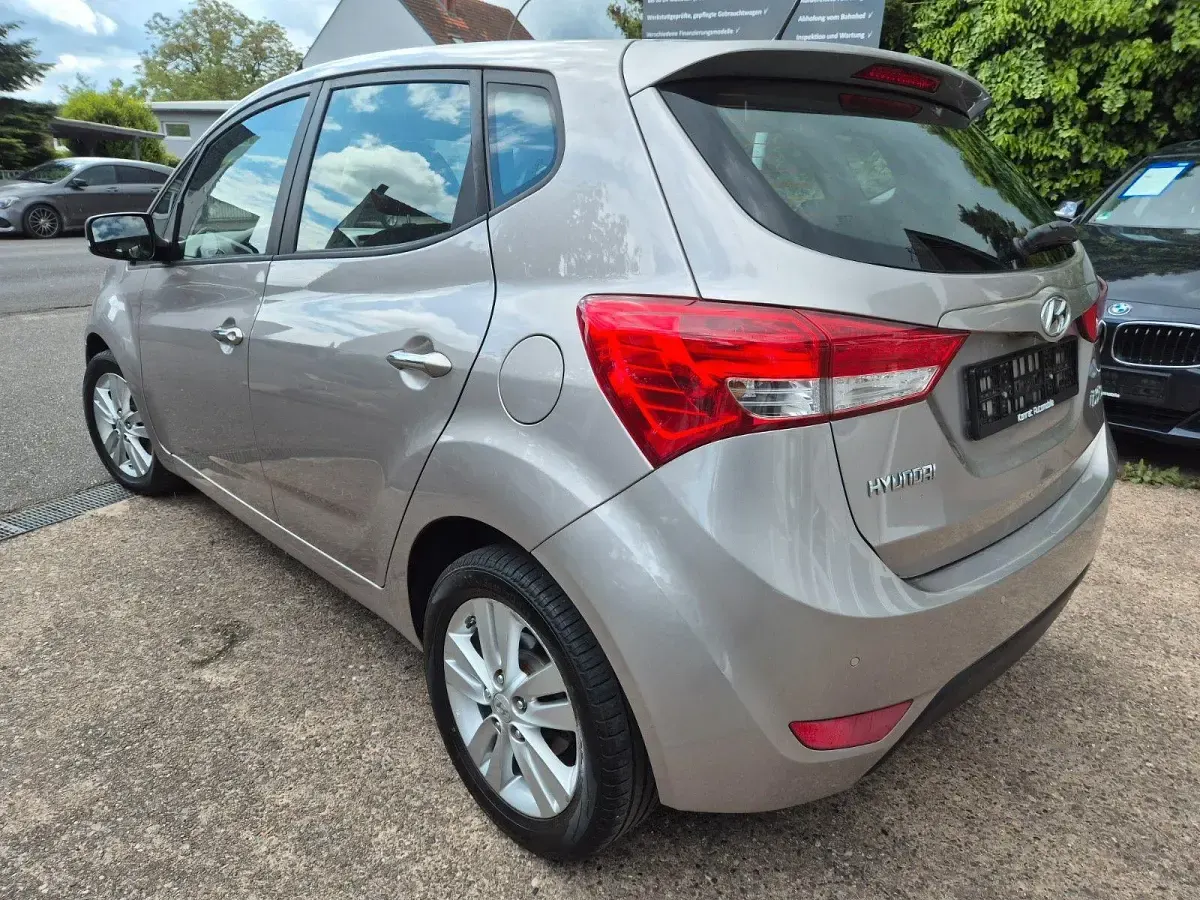Gebraucht Hyundai ix20 Comfort 125 PS (91 kW) 2016 Weiß Kleinwagen