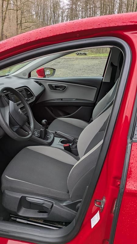 Gebraucht Seat Leon Reference 105 PS (77 kW) 2014 Rot Limousine