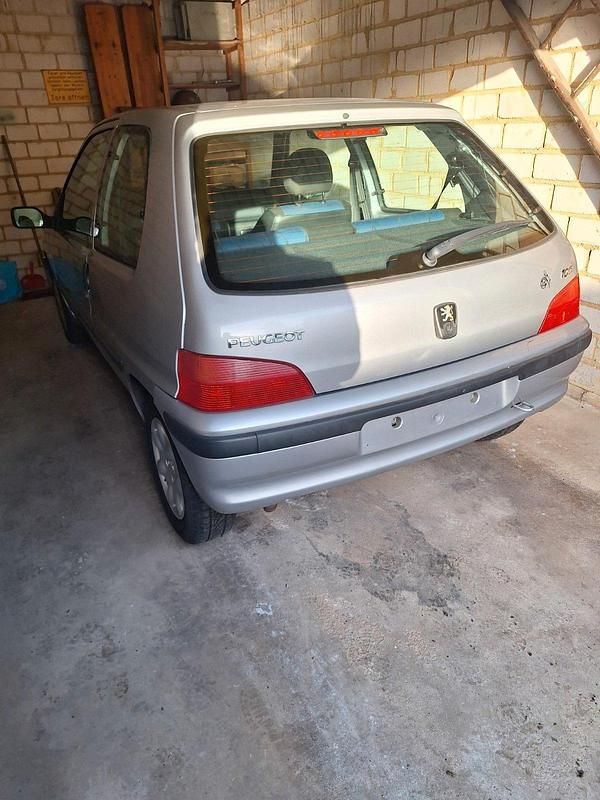 Gebraucht Peugeot 106 60 PS (44 kW) 2001 Silber Kleinwagen